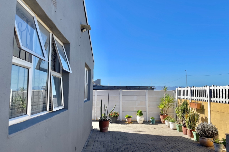 4 Bedroom Property for Sale in Strandfontein Western Cape